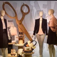 فروشنده بوتیک زنانه