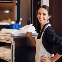 نیروی کار خانم استخدام در بخش خانه داری هال کوشال