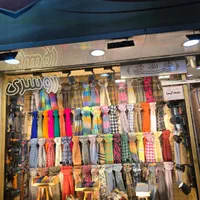 فروشنده خانم شال و روسری