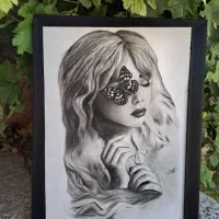 تکنیک سیاه قلم دختر پروانه ای