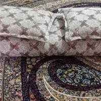 یک کناره و دو متکا