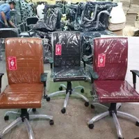 صندلی گردان قرمز