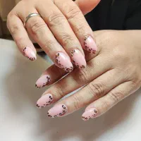 ترمیم و کاشت ناخن