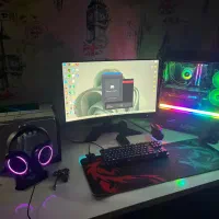 کامپیوتر گیمینگ به همراه مانیتور