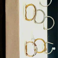 تعدادی انگشتر گوشواره وساعت مچی