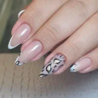 آموزش حرفهای کاشت ناخن