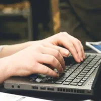 تایپیست نیاز دارم که اشنا به وورد و اکسل باشه