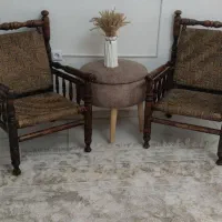 دوتا صندلی چوبی حصیری