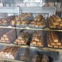 کار در کارگاه شیرینی پزی