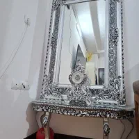 آینه و میز و ساعت