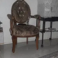 مبل بسیارمحکمی‌ چوب گردواستیل نشیمن‌ سالم