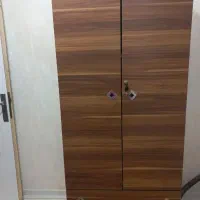 یک عدد کمد چوبی