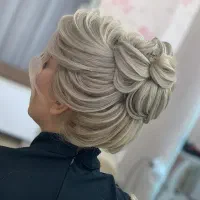 عروس و همراهی