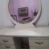 میز آرایش و اینه