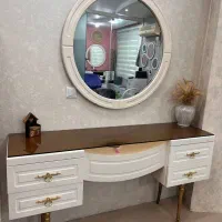 فروش آینه و کنسول ارایشگاهی دوعدد و آینه چراغدار