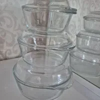 تعدادی ظروف استفاده نشده