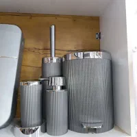 سطل و فرجه سرویس بهداشتی