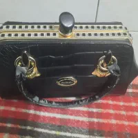 کیف در حد نو فقد بندش نیاز ب تعمیر داره