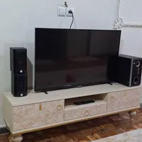 واقعا یک ماه استفاده شده جای چسب وبا الکل پاک میشه|بوفه، ویترین، کنسول|الوند, |دیوار