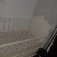 تخت کودک و نوجوان و کنسول وسط ساینا