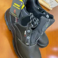 کفش کار (عایق برق)