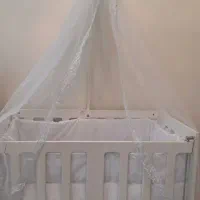 تخت وگهواره نوزاد کنار مادر