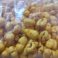 فروشنده خانم نقل فروشی