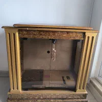 میز تلویزیون با صفحه گردان بسیار تمیز و نو