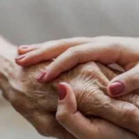 استخدام پرستار برای خانوم سالمند