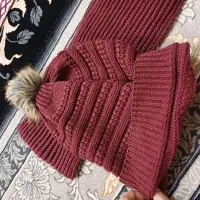 کاپشن، کلاه|لباس|ملارد, |دیوار