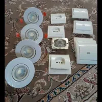 ۳عدد کلید برق ۳ عدد پریز ۴ عدد لامپ هالوژن