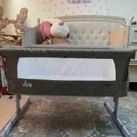 تخت کنار مادر