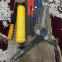 گریس پمپ و تعدادی آچار