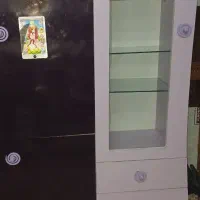 یک کمد نوجوان بفروش میرسد