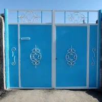 رنگ آمیزی در پنچره خونه