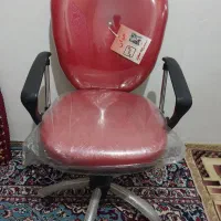 صندلی اداری جوان
