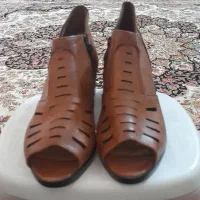 هدیه گرفته بودم بجاش پول خواستن حالا میخوام بفروشم