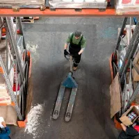 بارگیری محصول در شرکت پستی