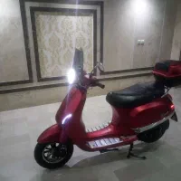 موتور وسپا قرمز