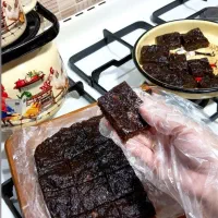 حلوا سیاه گردویی پُر مغز و کلی لوازم دیگر