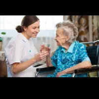 نگهداری ومراقبت سالمندخانم