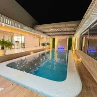 لوکس‌ترین باغ ویلای اصفهان استخر آب گرم جکوزی سونا