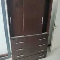 کمد لباس نو نو هستش واسه به علت تغییر دکر.