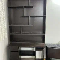 کتابخانه و میز تحریر