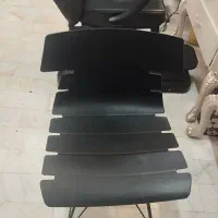 پنج عدد صندلی پلاستیکی