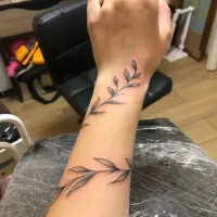 خدمات زیبایی|خدمات آرایشگری و زیبایی|شیراز, کاراندیش|دیوار