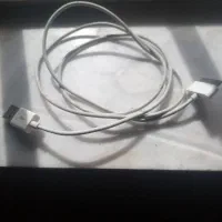 یک عدد شارژر اپل قدیمی