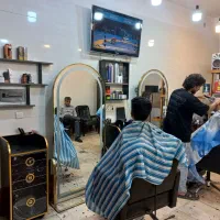 آرایشگر بدون مشتری