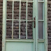 درب فلزی سنگین و محکم