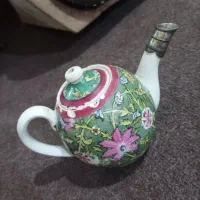 قوری با قدمت صد سال به بالای روس|کلکسیون اشیاء عتیقه|گنبد کاووس, |دیوار